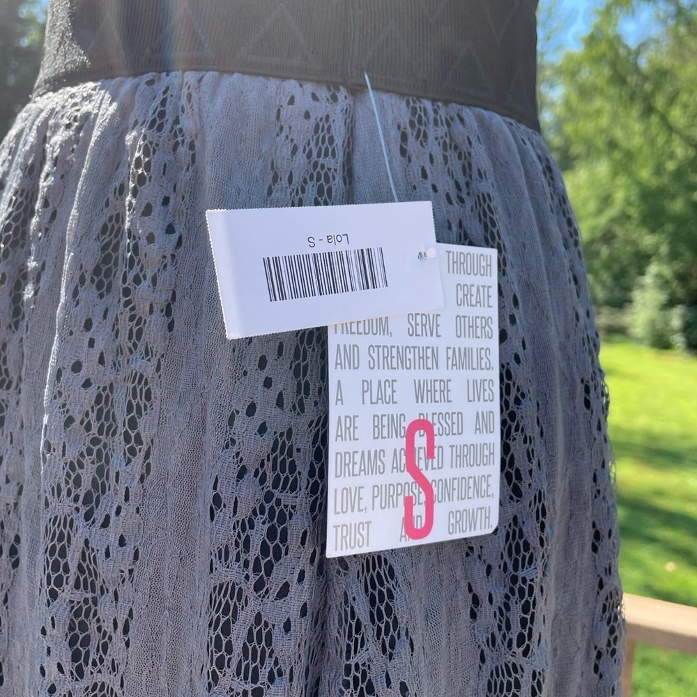 🍄LuLaRoe Gray Lace Midi Skirt - Picture 2 of 6